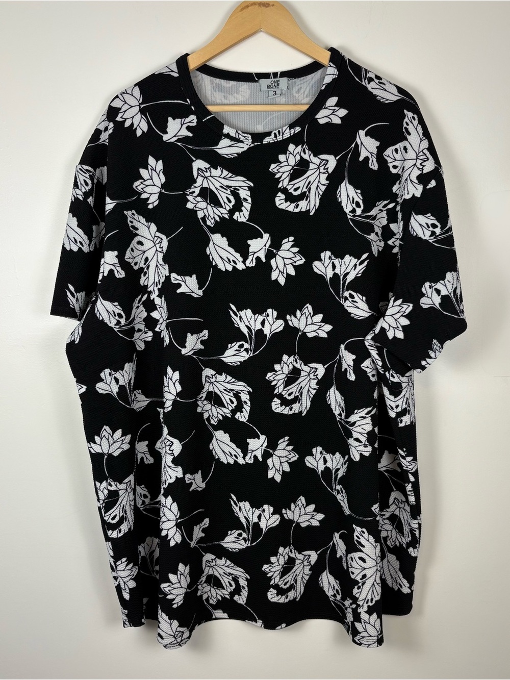 ONE BONE Men’s Black White Floral Waffle Tee Crewneck Size 3 (3XL - 4XL)